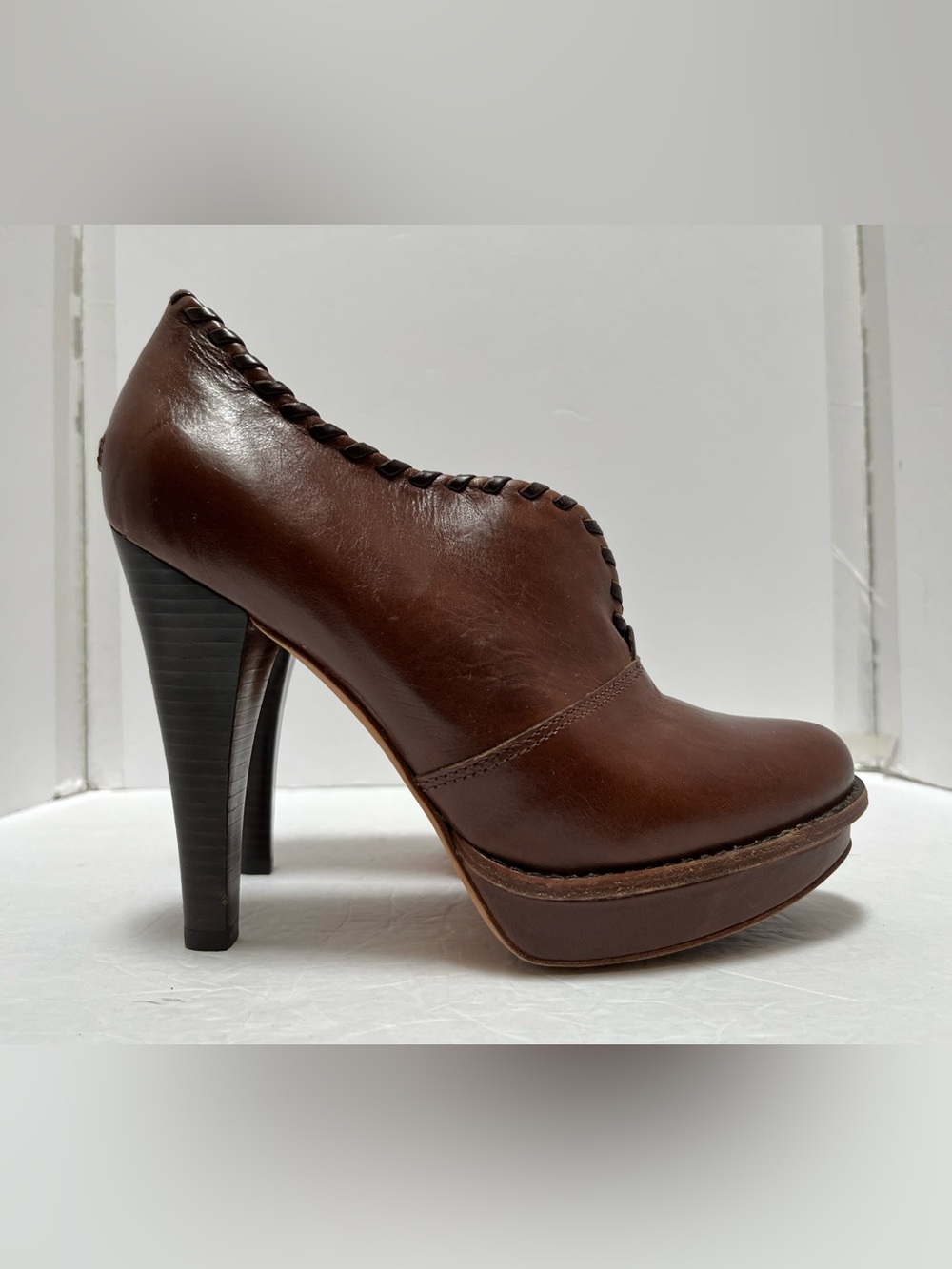 UGG Australia Women's Jamison Platform Heel Booties Chocolate Leather size 9